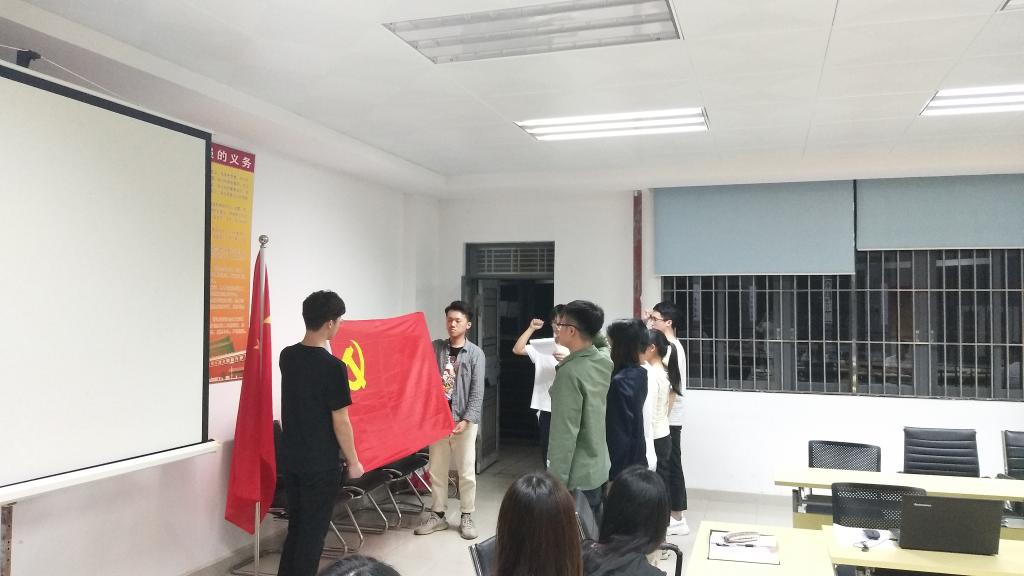 性爱视频
举行预备党员入党宣誓仪式暨讨论表决发展对象支部大会2.jpg