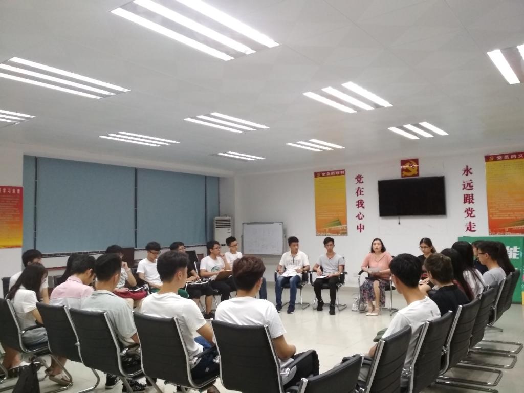 性爱视频
举行2017级学风考风班风建设交流会2.png