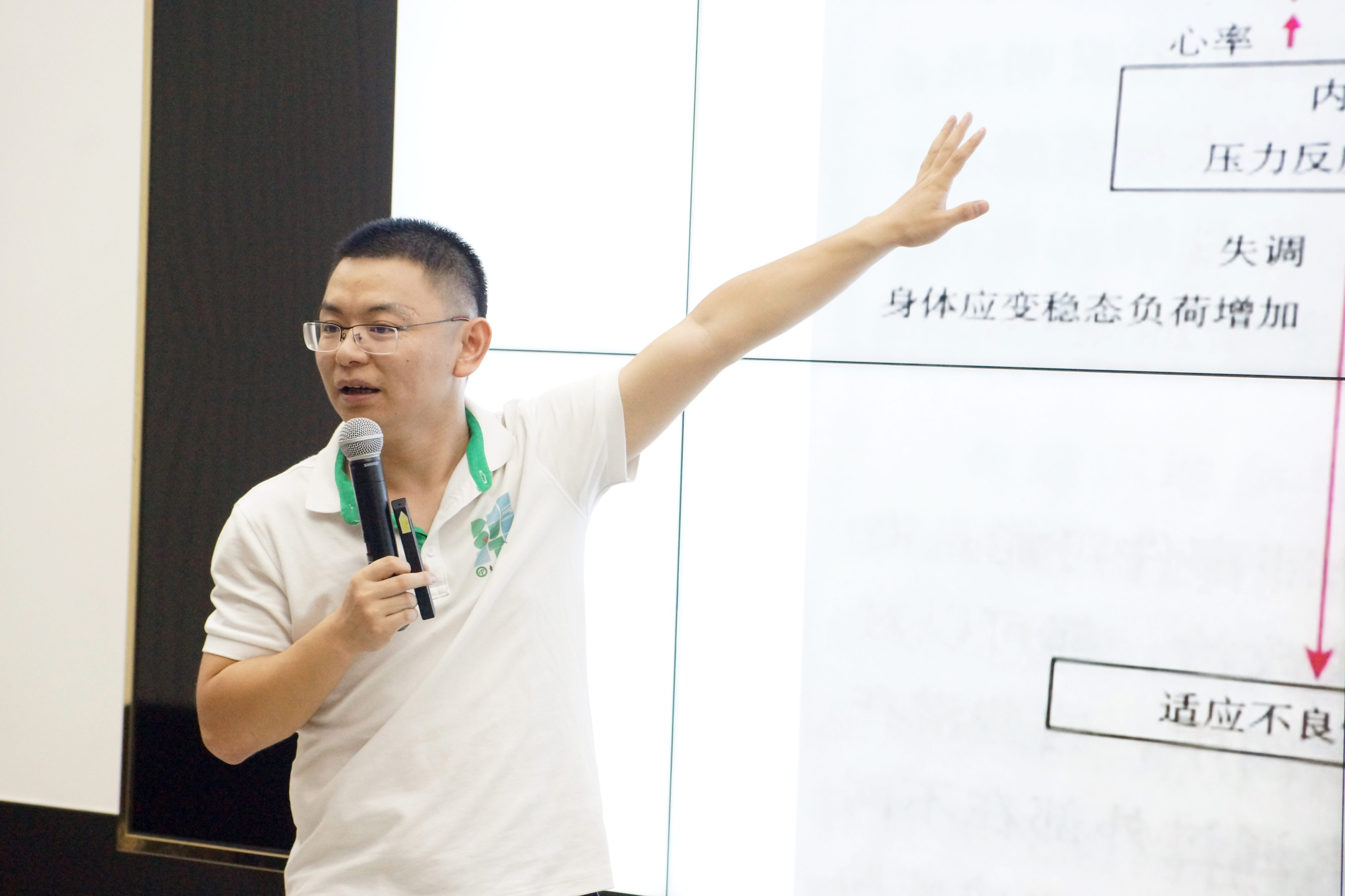 性爱视频
联合莞馨社区举办第二期团校培训主题讲座2.jpg
