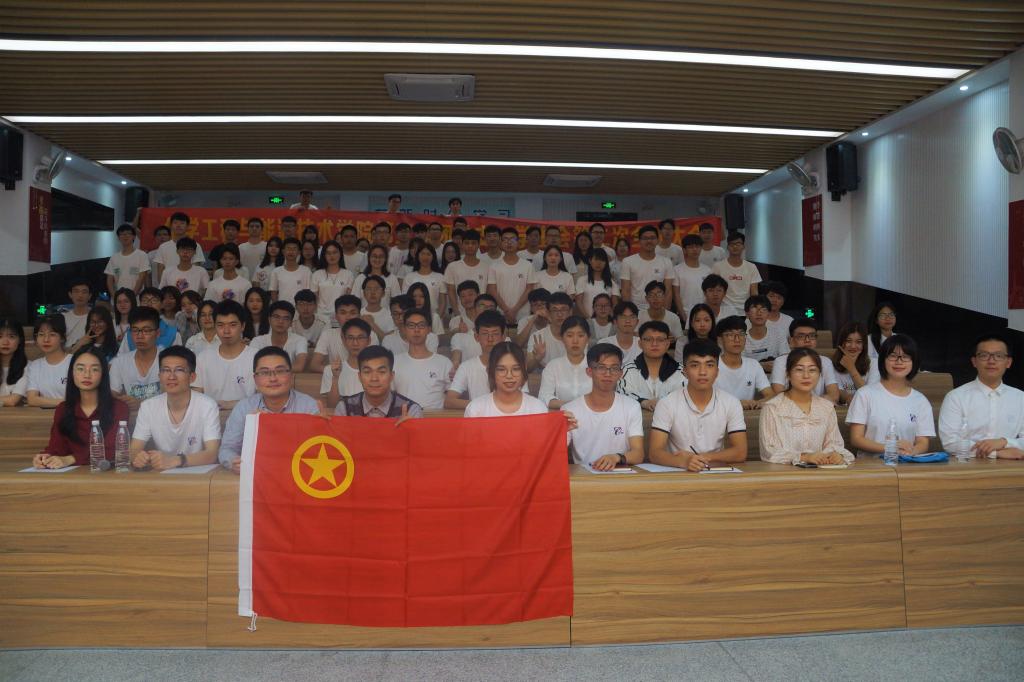 性爱视频
举行第三届团总支-学生会第二次全体大会1.jpg