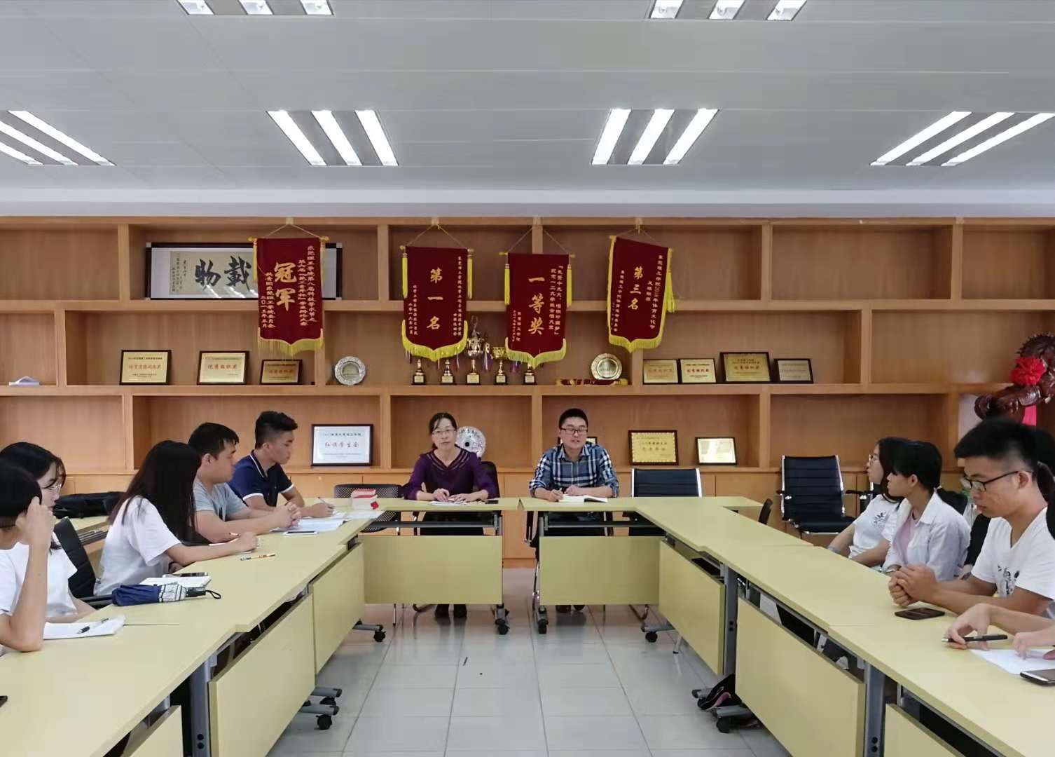 性爱视频
召开第49期校党课培训动员会议2.jpg
