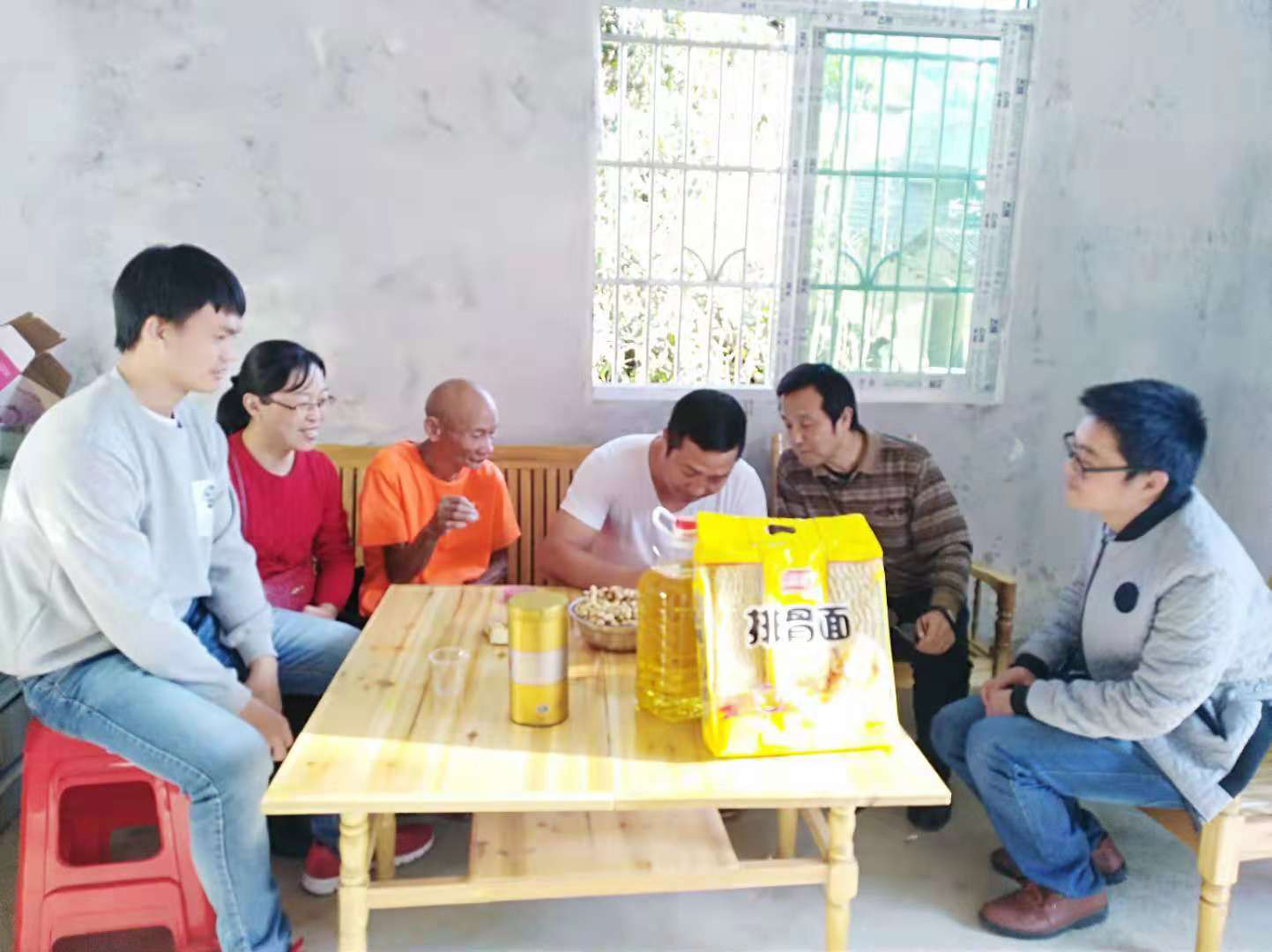 性爱视频
党总支第四次赴韶关斗湾村慰问对口帮扶农户2.png