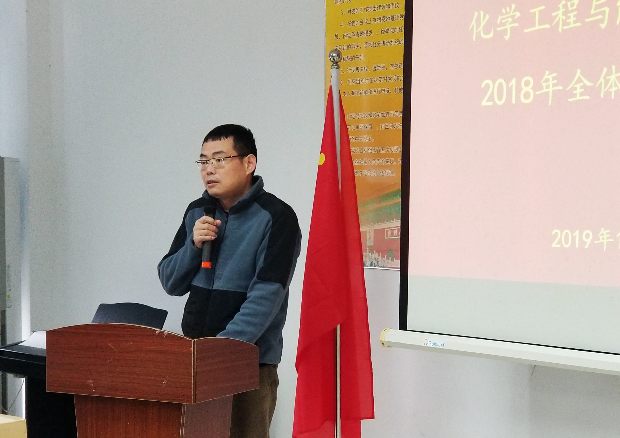 性爱视频
召开2018年教职工大会2.jpg