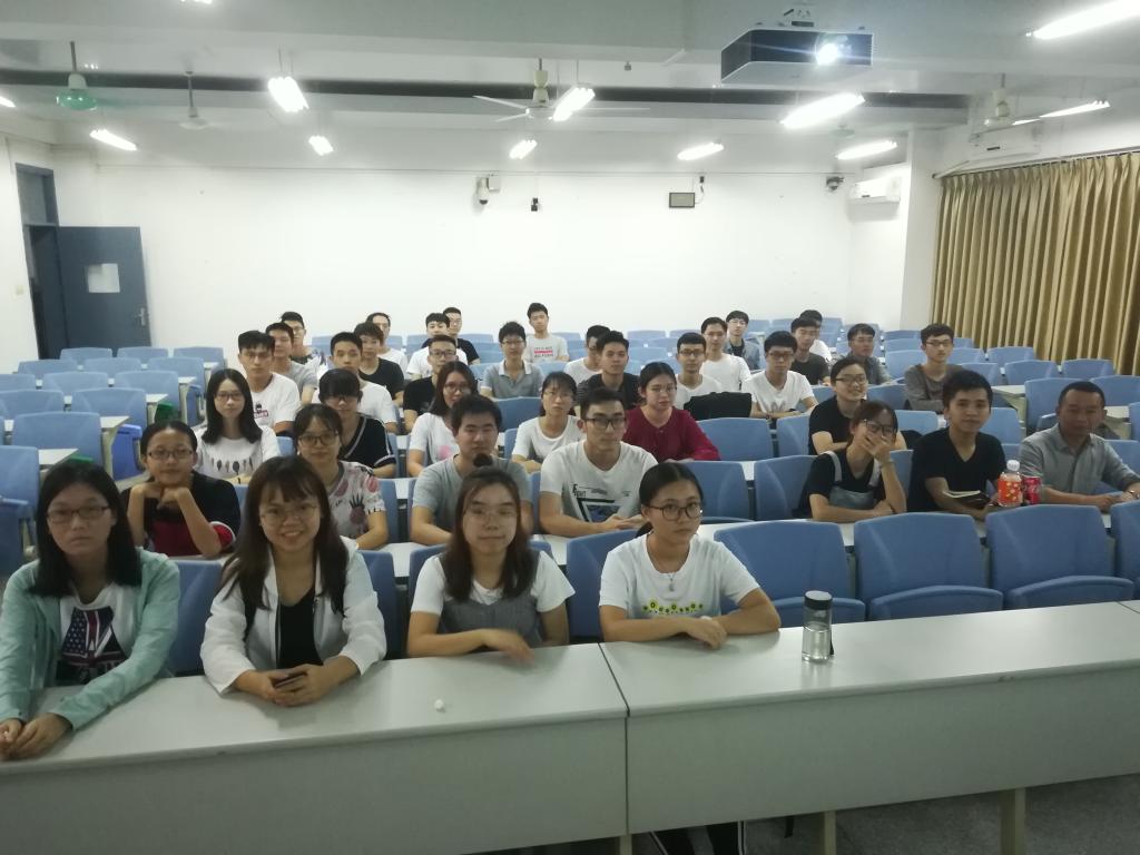 性爱视频
副院长尹辉斌给学生上班会课3.jpg