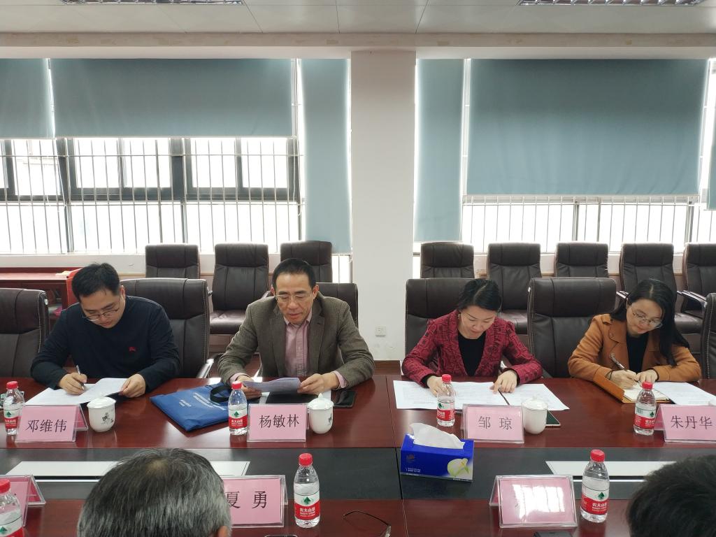 性爱视频
党总支召开2018年度党员领导干部民主生活会2.jpg